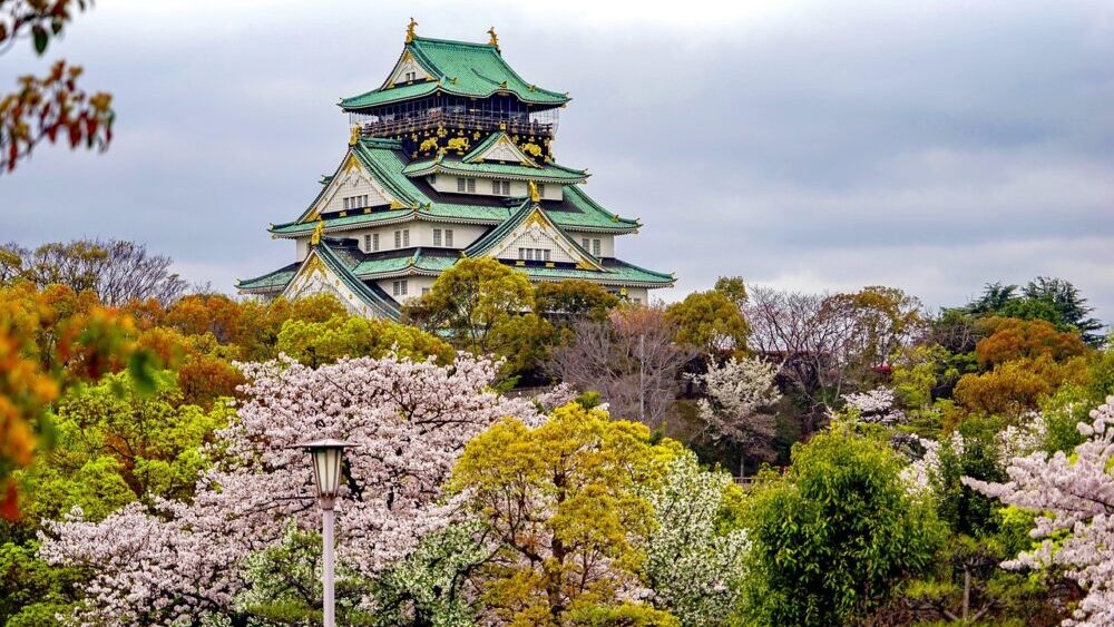 春の大阪城