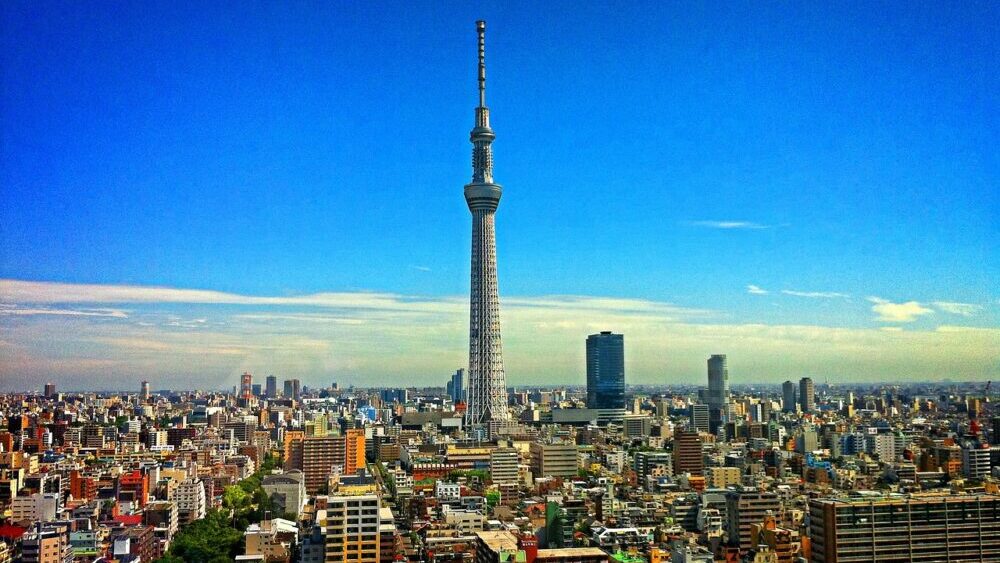 東京の街並みにそびえるスカイツリー